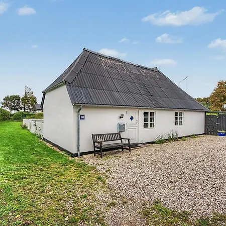 Vakantiehuis Ilkka - 220m From The Sea By Interhome